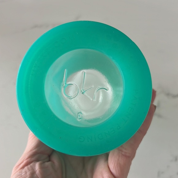 bkr Gramercy 16 OZ Turquoise Glass & Silicone Sleeve Water Bottle - Picture 5 of 9